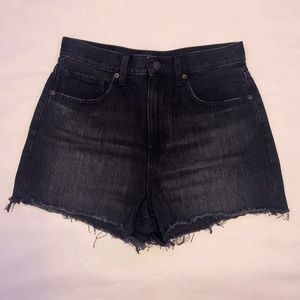 Black high waisted Uniqlo cutoff shorts! Size 26